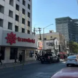 Los rescatistas confirmaron que la mujer ya no contaba con signos vitales, por lo que se procedió a acordonar el área para realizar las investigaciones correspondientes.