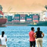 El Puerto de Veracruz y dos buques cargueros.