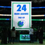 Los Mavericks retiraron el jersey de Aguirre, 36 años después
