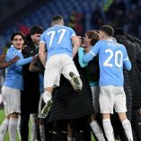 La Lazio celebra el gol de último minuto que selló el triunfo en el Olímpico de Roma.