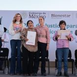Claudia Sheinbaum anunció en San Quintín la conversión del hospital municipal en Hospital General con Especialidades y la rehabilitación de 20 centros de salud, garantizando médicos y medicamentos para atender a jornaleros agrícolas e indígenas migrantes.