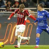 El camino de Santiago Giménez en el AC Milan ha sido irregular tras un año como rossonero