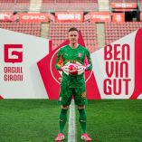 Las lesiones no han respetado la carrera del guardameta alemán y tras haber comenzado una nueva etapa en el Girona tendrá que pasar nuevamente por el quirófano.