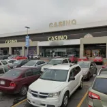 De acuerdo con los primeros informes, el hombre estaba divirtiéndose en las maquinitas del establecimiento cuando se desvaneció y falleció al instante.