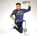 Víctor Sánchez, con el uniforme de animador de los Seahawks.
