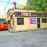 Cubanos atrapados en el limbo legal y laboral en Cancún. Quintana Roo carece de políticas migratorias o refugios que atiendan este fenómeno social.