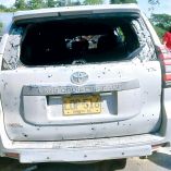 Camioneta del convoy del senador colombiano Jairo Castellanos, con impactos de bala.