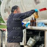 Personal de la FGR revisa combustible de procedencia ilícita en Tabasco.