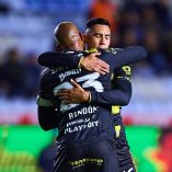 Salomón Rondón celebra su gol en Liga Mx ante FC Juárez; uniforme en honor a Miguel Calero.