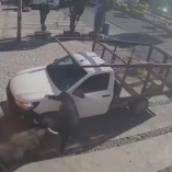 Momentos de pánico se vivieron en Pedro Escobedo, Querétaro, cuando un toro suelto embistió a transeúntes, dejando seis personas lesionadas.