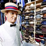 EL CINE VISTE DE HISTORIA. Desde unas botas de El Indio Fernández hasta la chamarra del Cochiloco, un archivo renta vestuario y preserva un patrimonio olvidado.