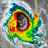 3.Más de 250 mil personas resultaron afectadas tras el paso del poderoso ciclón.