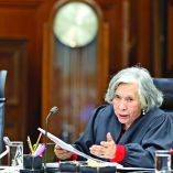 CIUDAD DE MÉXICO, 10FEBRERO2026.- La ministra María Estela Ríoz González durante la sesión de la Suprema Corte de Justicia de la Nación en la cual se declaró inconstitucional el requisito de cinco años de convivencia para acreditar ante el ISSSTE el concubinato y acceder a la pensión por muerte, así como a los servicios de salud. FOTO: SCJN/CUARTOSCURO.COM