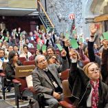 Integrantes del Consejo Universitario de la UNAM votando designaciones a la Junta de Gobierno.