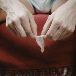 Errores al usar condón que reducen su eficacia.