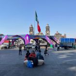 Para dar paso a los trabajos, este viernes la plancha del Zócalo se encuentra totalmente cercada