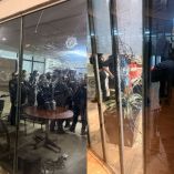 Los uniformados establecieron una línea de contención para controlar la situación