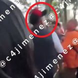 Sujeto violento aleja al maestro que trata de separar a las alumnas