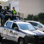 policías