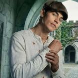 Hero Fiennes Tiffin interpreta a un joven Sherlock Holmes en la nueva serie producida por Guy Ritchie.
