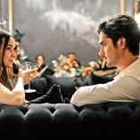 Dove Cameron y Avan Jogia, en una escena de 56 días.