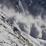 Un alud en la Sierra Nevada impactó a 16 personas; seis sobrevivieron y diez siguen sin ser localizados.