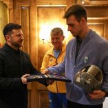 Volodymyr Zelensky, presidente de Ucrania, dio un reconocimiento a Vladyslav Heraskevych, especialista de skeleton descalificado en los Juegos Olímpicos de Invierno.