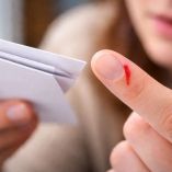 ¿Por qué cortarte con papel duele tanto?