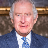 En un comunicado oficial, el rey Carlos III subrayó que la ley debe seguir su curso y que la familia real continuará con su deber y servicio público.