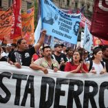 Sindicatos y organizaciones de izquierda se concentraron frente al Congreso mientras se debatía la reforma.