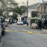 Trascendió que el hombre asesinado en un taller mecánico era policía activo del municipio de Monterrey, y se encontraba en su día de descanso.