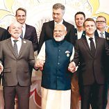 Mandatarios mundiales y magnates tecnológicos durante la cumbre en Nueva Delhi.