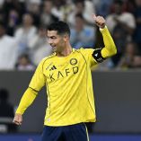 El portugués llegó a 20 goles en la temporada tras el 4-0 sobre Al-Hazm y recortó distancia en la pelea de goleo ante Ivan Toney y Julián Quiñones.