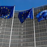 Unión Europea podría responder al arancel global del 10% de Trump, ¿qué harán?