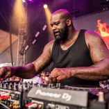 O'Neal es conocido en la industria musical como DJ Diesel.