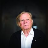 (FILES) Swiss painter Peter Stampfli poses during a photo session at the Georges-Philippe et Nathalie Vallois' art gallery in Paris on September 7, 2018. The Swiss painter, a pioneer of Pop Art in Europe, known in particular for his work with the tire, died on February 20, 2026 at the age of 88, the Galerie Georges-Philippe & Nathalie Vallois announced in a press release. (Photo by Lionel BONAVENTURE / AFP) /