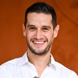 Internautas tunden a Adrián Marcelo