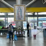 Paramédicos arribaron minutos después para brindarle atención a la mujer; sin embargo, tras una revisión confirmaron que ya no contaba con signos vitales.