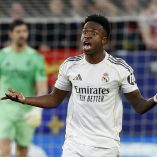 Vinicius Junior reclama durante el partido contra el Osasuna.