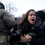 Un juez federal en Boston declaró ilegal la política de deportaciones rápidas impulsada por la administración Trump.