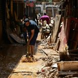 Calles inundadas en Juiz de Fora tras nuevas lluvias que complican las tareas de rescate en Minas Gerais.