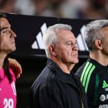 Carlos Acevedo fue coreado en Querétaro, pero Javier Aguirre mantuvo intacto el orden en la portería.