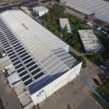 Durante años, los paneles solares industriales se asociaron principalmente con sostenibilidad y eficiencia energética.