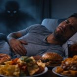 ¿Cenar pesado te hace tener pesadillas?