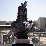 Busto de Cuauhtémoc en la explanada del Templo Mayor.