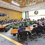 Consejeros del INE, en sesión.