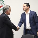 Representantes del Instituto Mexicano de la Propiedad Industrial y de PiSA Farmacéutica sostuvieron una reunión de trabajo.