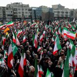 Iraníes muestran su apoyo al nuevo líder