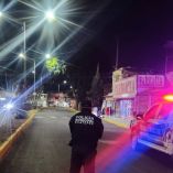 En la colonia Valle de Aragón, elementos del Sector 23 detuvieron a tres sujetos que ingresaron de manera ilegal a una vivienda que se encontraba asegurada por la Fiscalía Mexiquense.