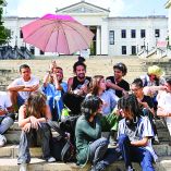 La manifestación la inició una joven siguiendo una convocatoria en redes sociales; luego se le unieron otros compañeros.